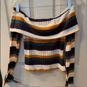 Off the shoulder long sleeve crop top.